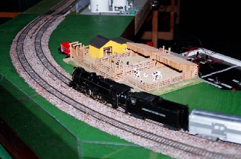 The cattle pens on another new corner module, that's a "NEW" Gilbert K-5 DCC engine with a can motor.