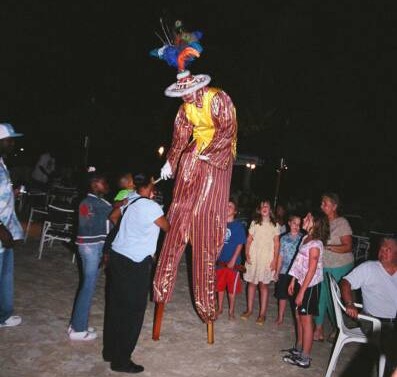 MOCHO JUMBIE DANCER AT DINNER AT HOTEL ON THE CAY